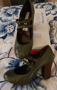 Green Oxford Heels sz 10 NWB